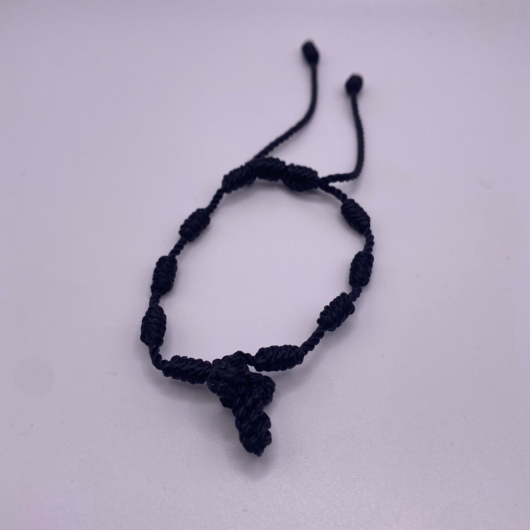 Brazalete con cruz negro