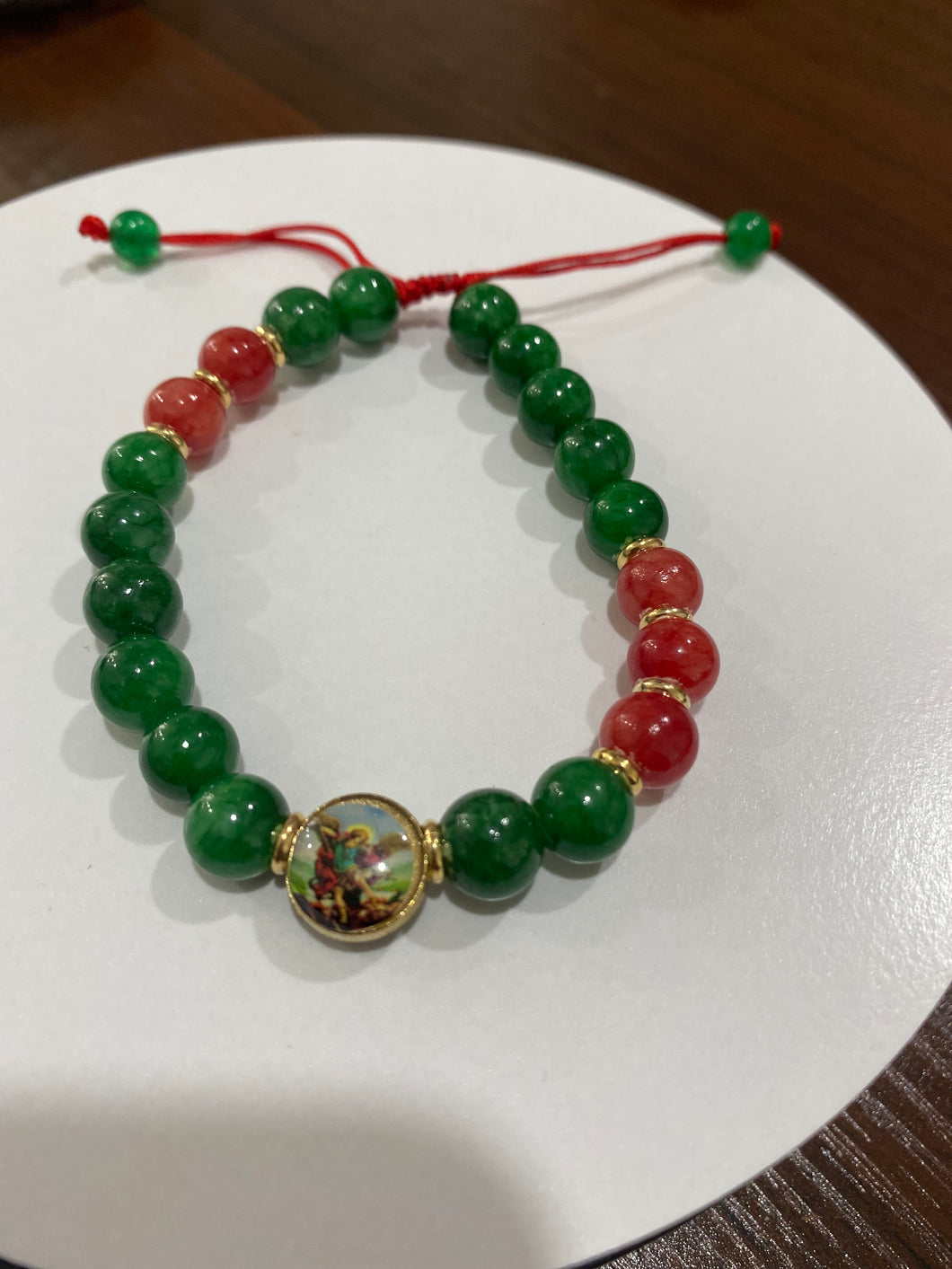 Brazalete de san Miguel con Jade verde y rojo.