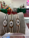 Brazalete con ojo en acero inoxidable.